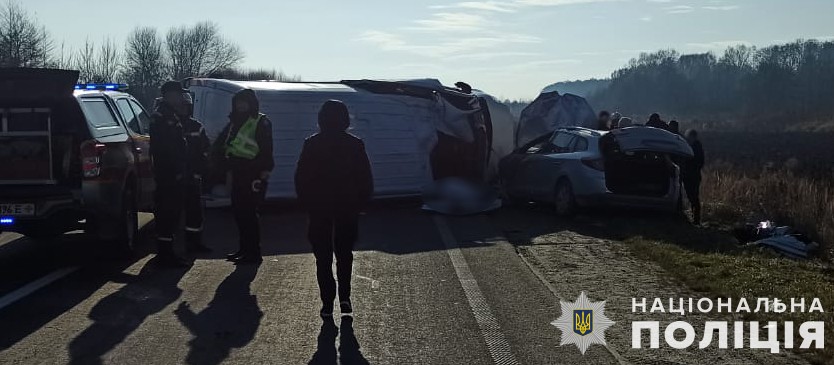 Один загиблий та один травмований внаслідок потрійного автозіткнення на Львівщині