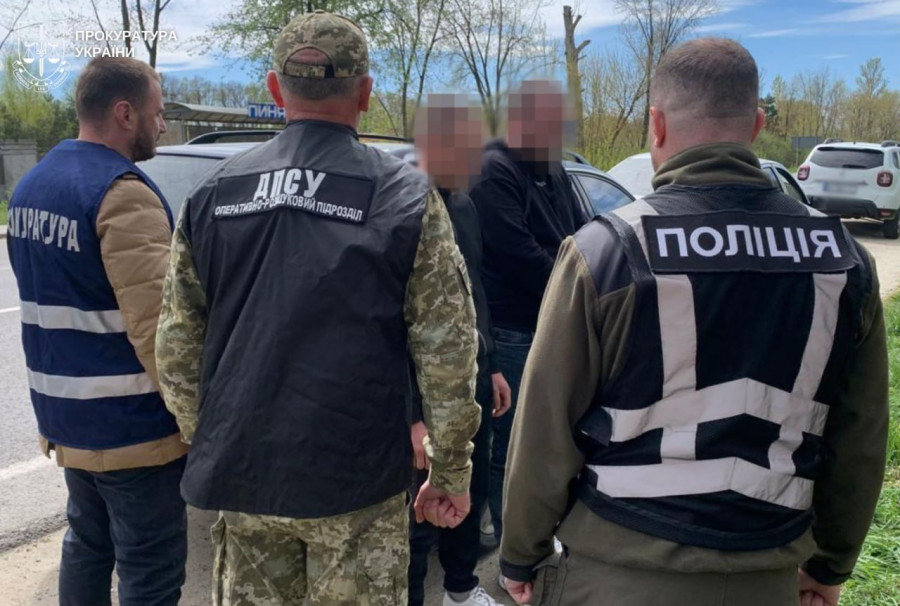8 тис. доларів за втечу: Львівщині викрили канал незаконного переправлення військовозобов’язаних