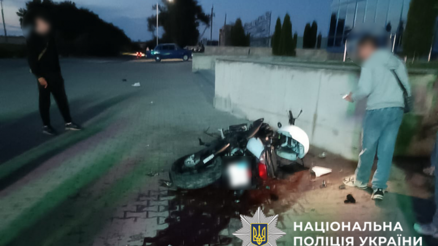 На Буковині 19-річний мотоцикліст загинув після зіткнення з відбійником