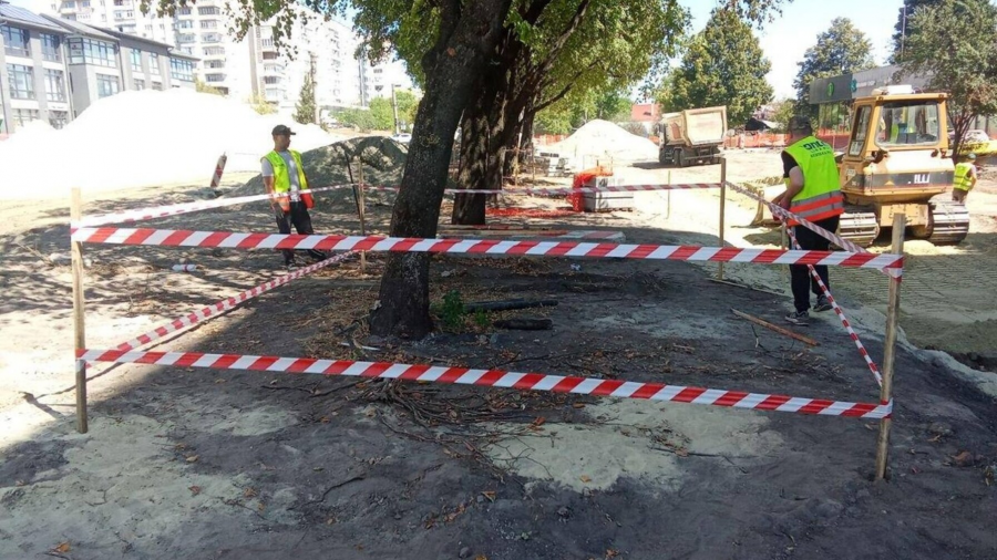 На вул. Мазепи у Львові під час ремонту знайшли предмет, схожий на боєприпас
