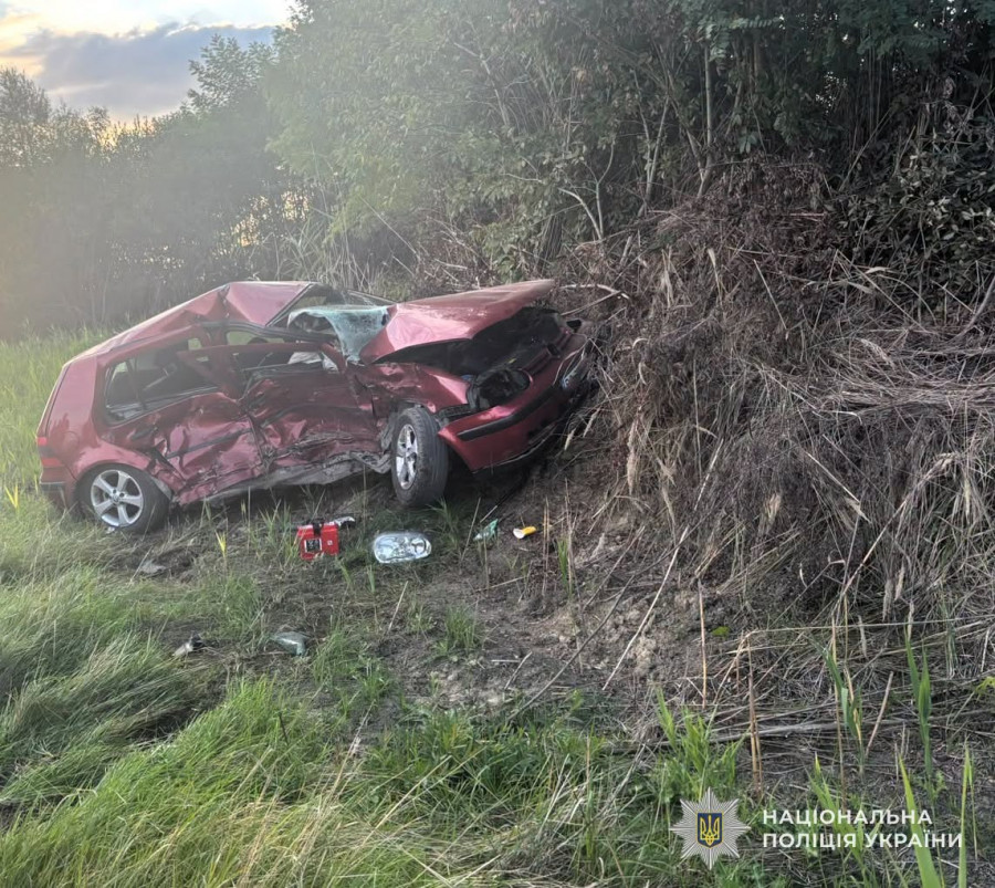 У ДТП у Львівському районі загинув 22-річний водій «Фольксвагена», двох людей госпіталізували